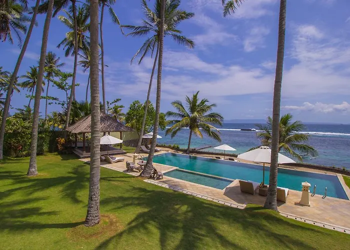 Oceanfront Citakara Sari Villa *
